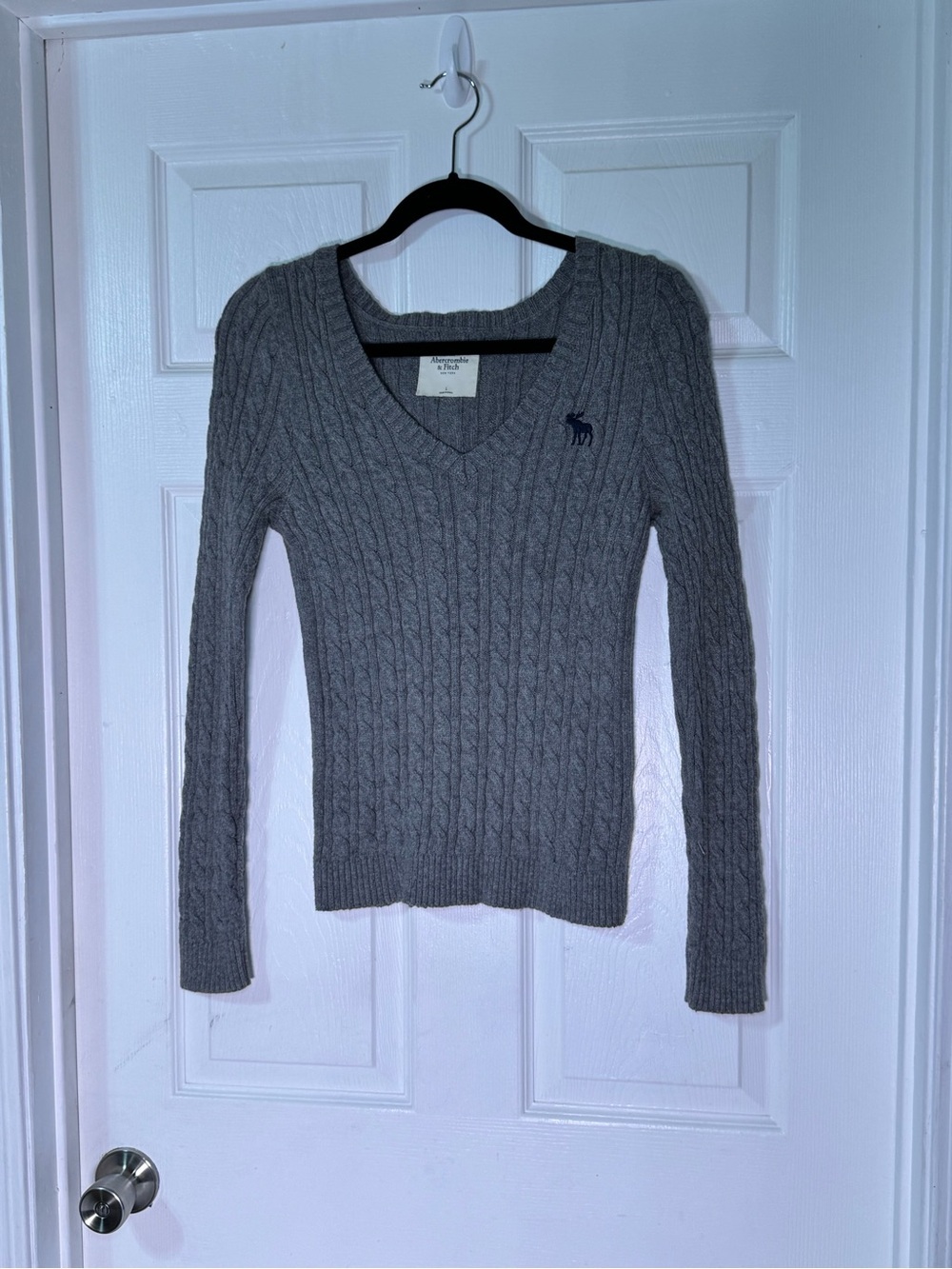 Y2K Abercrombie & Fitch Women's Gray Cable-Knit V-Neck Sweater
